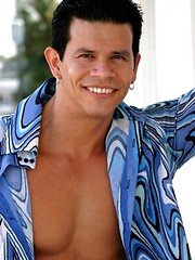 Well hung latin dude posing at nature