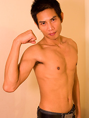 Straight Asian show his sexy body