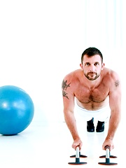 Hairy hunk star Morgan Black gets bounded