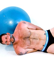 Hairy hunk star Morgan Black gets bounded