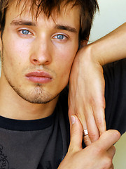 Pretty blue-eyed stud takes off his jeans and shirt