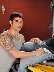 Redhead dude fucks his tattoed boyfriend