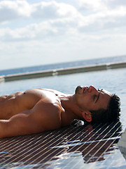 Spanis muscle maniac Macho Nacho shows off his dick