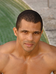 Muscle latin dude Guilherme Lingua from gym