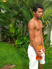 Hot Gene strips outdoors