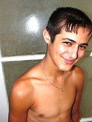 Amateur straight boy jerking off before camera