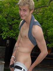 Sexy boy showing his nakeed body without shy