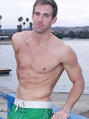 Str8 guy Willis also had a nice little surprise under his clothes