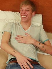 We bring you a brand new model, 24yo Asher Foxx