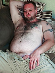 Edgy bear cub Nick Quik is horny and ready to fuck
