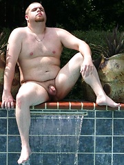 Beefy Bryce fires off a hot load of jizz across his belly