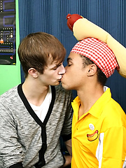 Jasper Gives Us Some Hook Up Tips