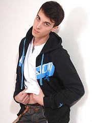 David plays with own tight asshole