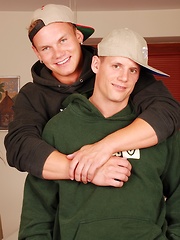Casper Wats and Damien Hickl fucking in the kitchen.